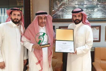 لتبرعه بـ 20 ألف ريال.. جمعية الإعاقة السمعية بجدة تكرّم “الجميح”